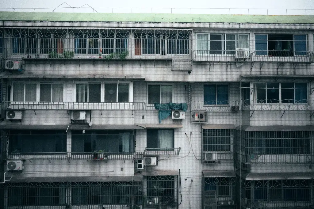 哈尔滨易采帮安防巡逻机器人在工业园区中的应用场景解析