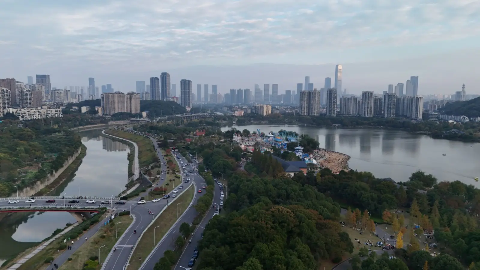 哈尔滨易采帮安防巡逻机器人核心参数与型号对比分析