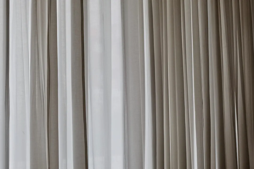 哈尔滨易采帮安防巡逻机器人室内外场景适用性解析