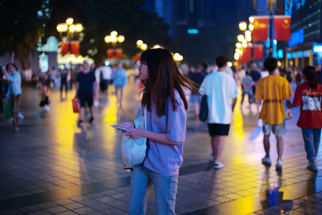 工业园区安保机器人选型指南：红外测温与巡逻功能应用场景解析